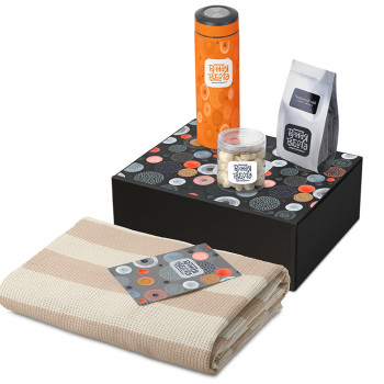 Подарочный набор «Re:y. Warm» с пледом, термосом и чаем