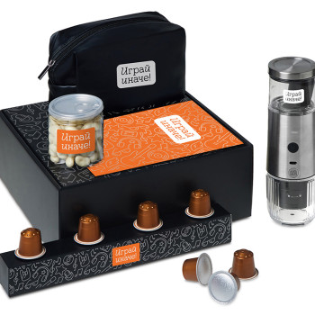 Подарочный набор «Re:y. Boost» с кофемашиной, капсулами и косметичкой