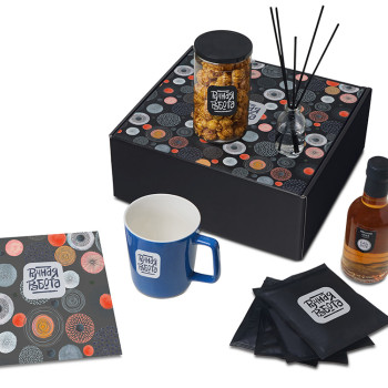 Подарочный набор «Re:y. Treat» с кружкой, сиропом и попкорном