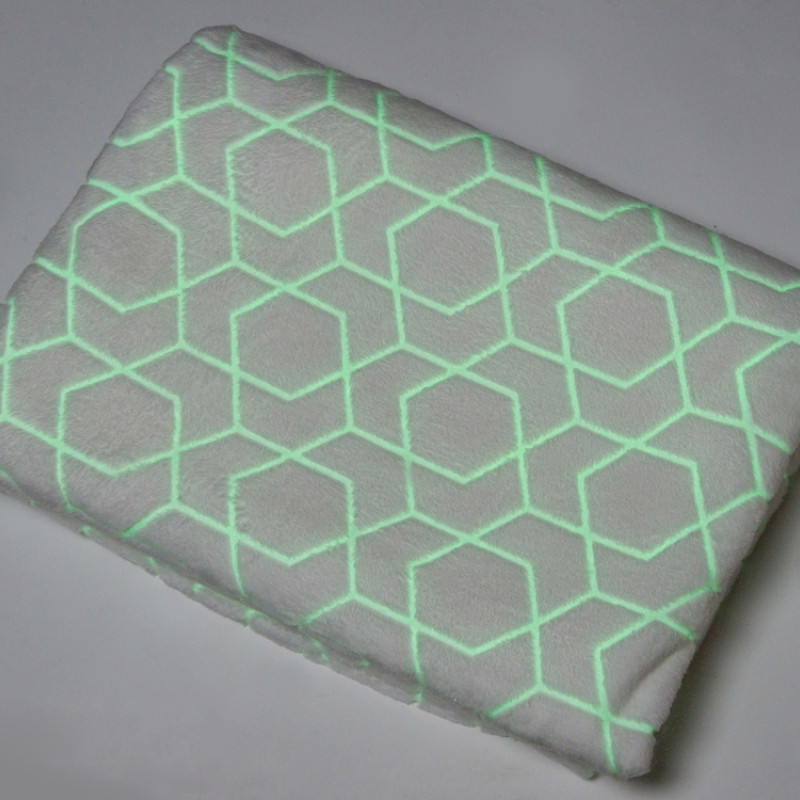 Светящийся в темноте плед Lattice белый Светящийся в темноте плед Lattice белый