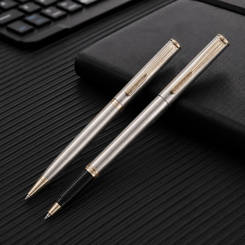 Набор Pierre Cardin PEN&PEN: ручка шариковая + роллер. Цвет - серебристый. Упаковка Е. Набор Pierre Cardin PEN&PEN: ручка шариковая + роллер. Цвет - серебристый. Упаковка Е.