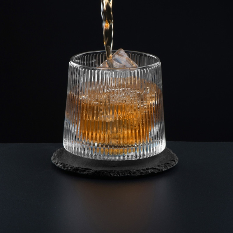 Вращающийся бокал для виски на сланцевом костере "Ventura" Вращающийся бокал для виски на сланцевом костере "Ventura"