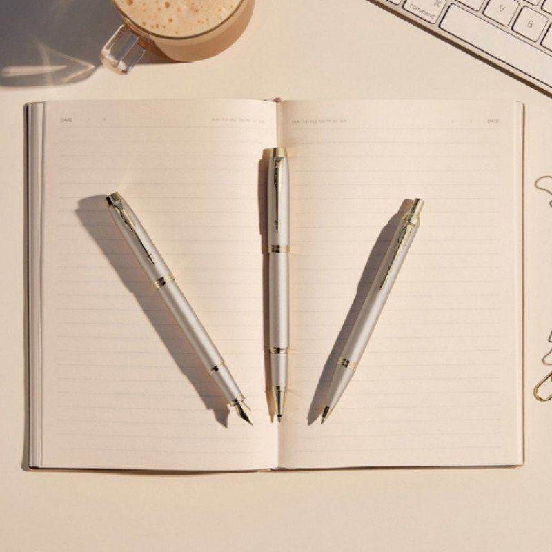 Шариковая ручка Parker IM Professionals Monochrome Champagne, стержень:M, цвет чернил: blue, в подарочной упаковке.