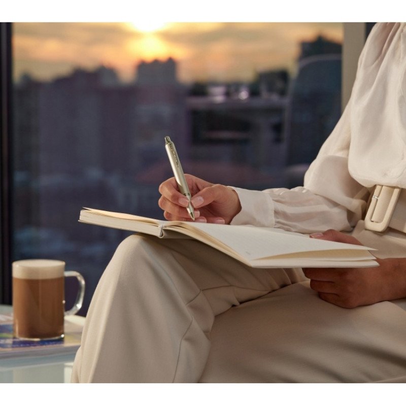 Шариковая ручка Parker IM Professionals Monochrome Champagne, стержень:M, цвет чернил: blue, в подарочной упаковке.