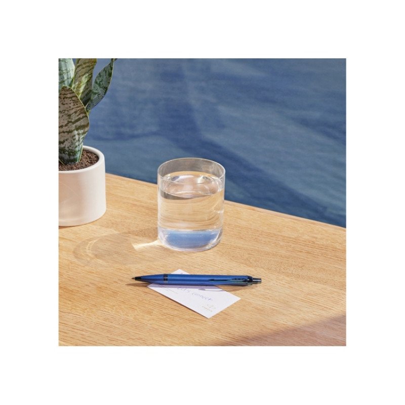 Шариковая ручка Parker IM Monochrome Blue, стержень:M, цвет чернил: blue, в подарочной упаковке.