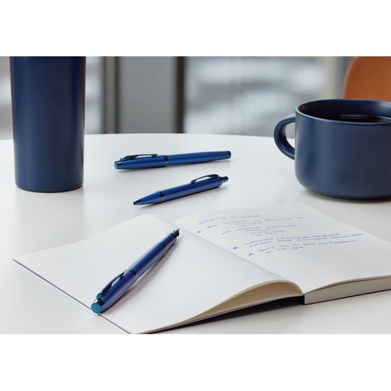 Шариковая ручка Parker IM Monochrome Blue, стержень:M, цвет чернил: blue, в подарочной упаковке.