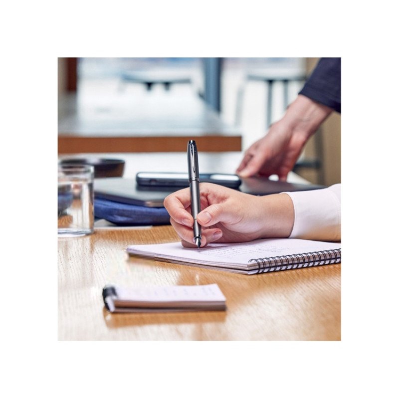 Перьевая ручка Parker IM Monochrome Black, перо:F, цвет чернил: blue, в подарочной упаковке.