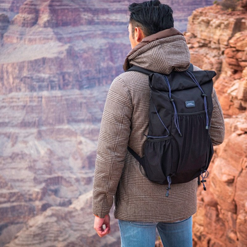 Легкий складывающийся рюкзак-мессенджер "Venturer Eco", черный