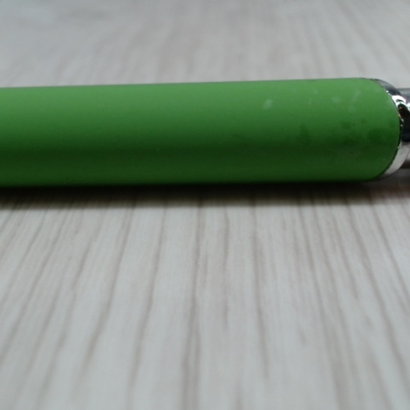 Ручка металлическая soft-touch шариковая со стилусом «Sway», зеленое яблоко/серебристый (P)