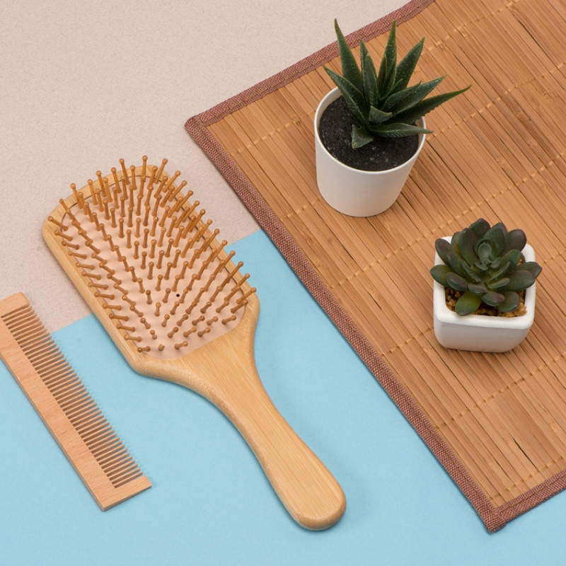 Расческа массажная Bambola из бамбука