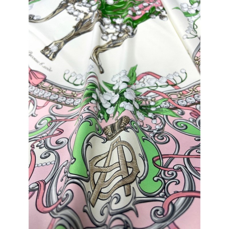 Набор: платок «Ландыши» и свеча «Весенние цветы»