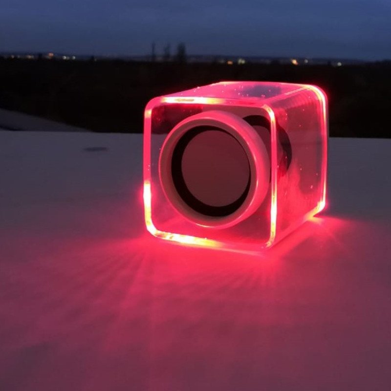 Портативная колонка Xoopar модель iLO Speaker STEREO 10 Вт, белый Портативная колонка Xoopar модель iLO Speaker STEREO 10 Вт, белый
