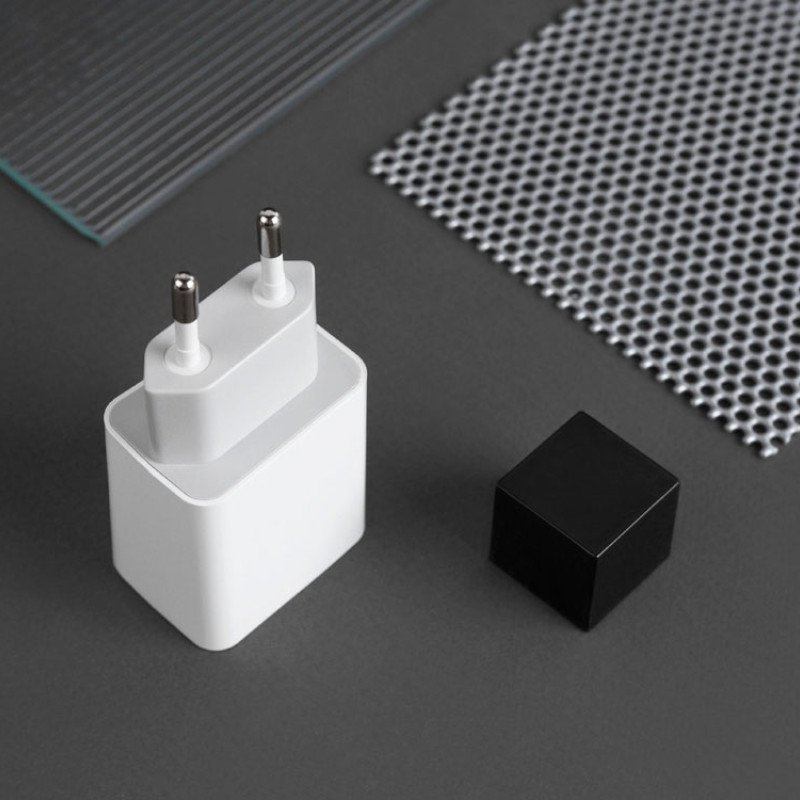 Сетевое зарядное устройство Rombica NEO ZQ3 PD Сетевое зарядное устройство Rombica NEO ZQ3 PD