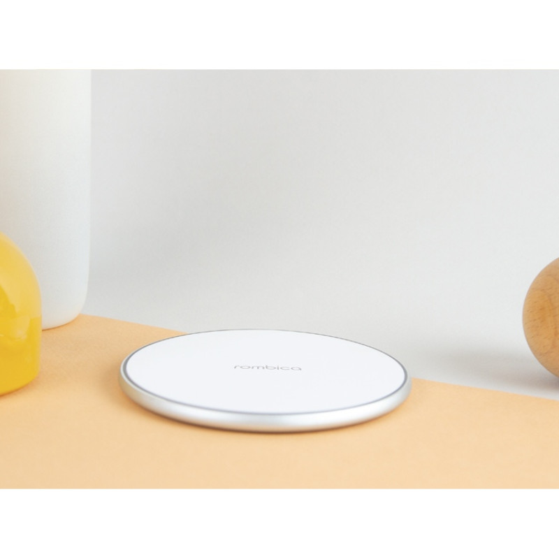 Беспроводное зарядное устройство Rombica  «NEO Core Quick» c быстрой зарядкой, белый (с лого)