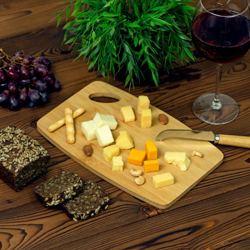 Набор для сыра с ножом и доской из бамбука