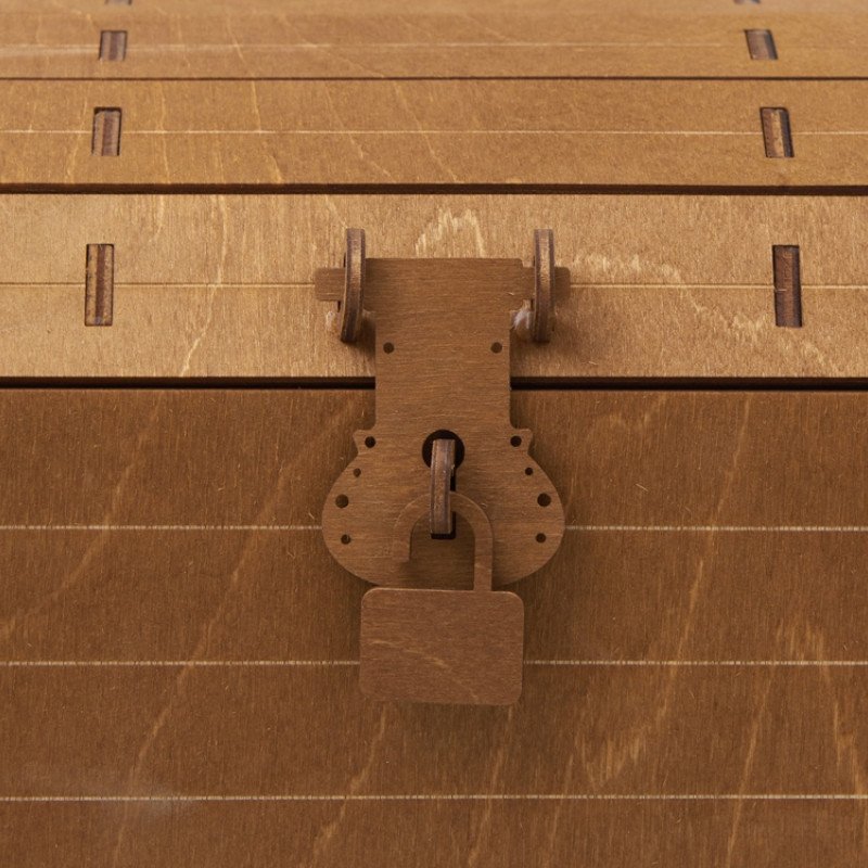 Подарочный набор: кукла фарфоровая, мед, красный